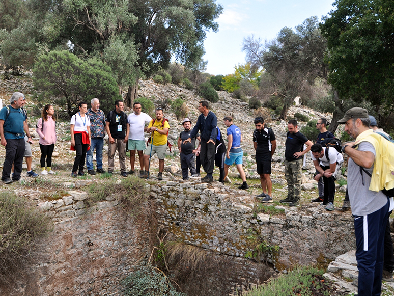 Yarımadanın Mutlu Çobanı Turistlerin Gönüllü Rehberi Oldu