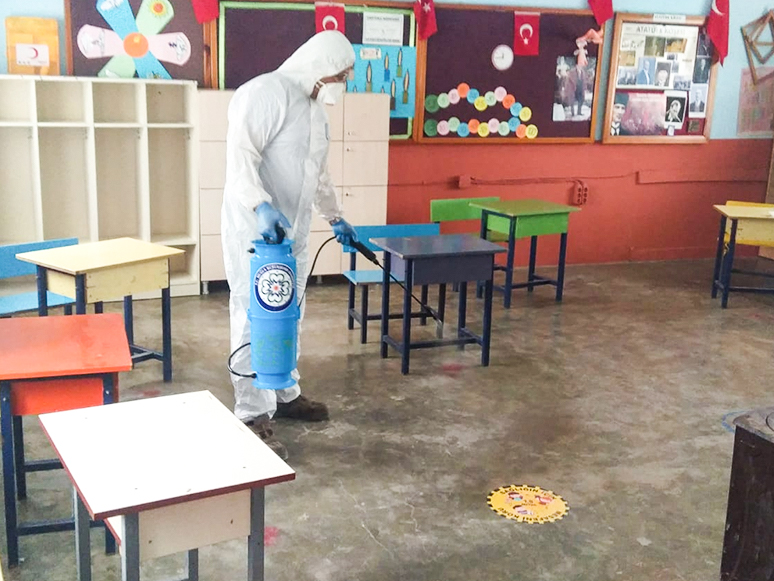 Muğla Büyükşehir Okulları ve Servis Araçlarını Dezenfekte Ediyor