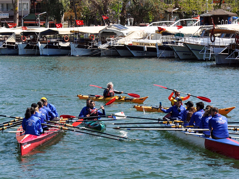 Muğla'da Kürek ve Kano Sporcuları Doğayla Baş Başa Kürek Çekti