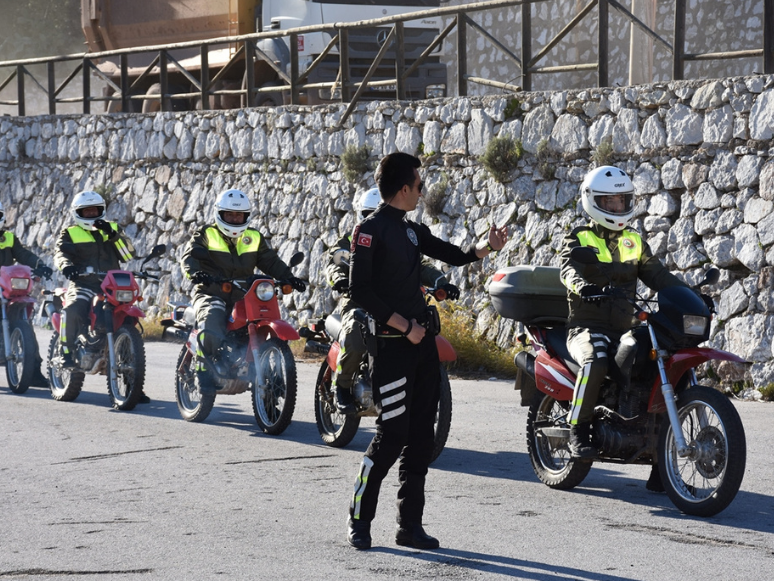 Muğla'da Ormanlarda Görevli Motorize Sincap Ekiplerine İleri Sürüş Eğitimi Veriliyor