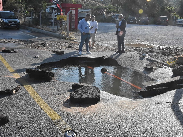 Bodrum'da İçme Suyu İsale Hattı Patladı