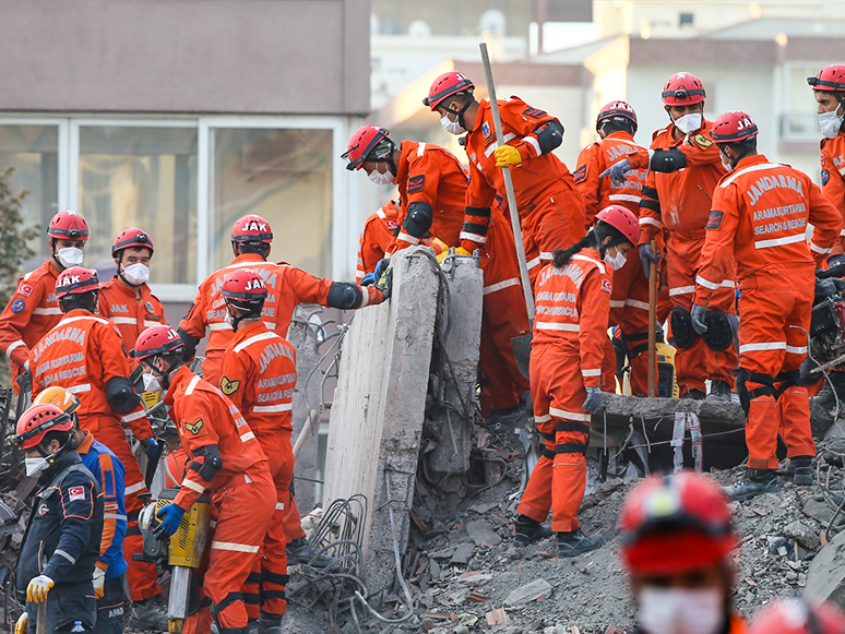 İzmir'deki Depremde Can Kaybı 107'ye Yükseldi