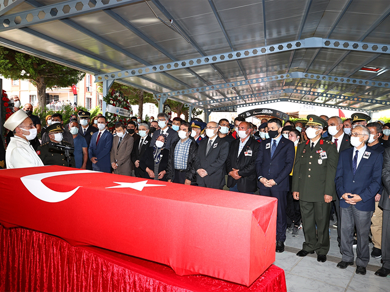 Şehit Teğmen Mehmet Kıvık, İzmir'de Son Yolculuğuna Uğurlandı