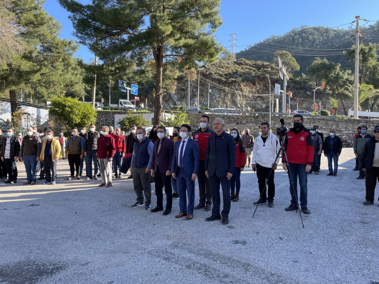 Marmaris'te Yangından Etkilenen Üreticilere Arı Keki ve Gübre Dağıtıldı