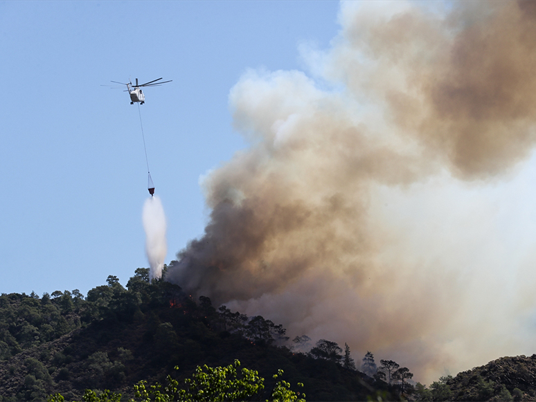 Marmaris ile Köyceğiz'deki Orman Yangınlarına Havadan Müdahale Yeniden Başladı
