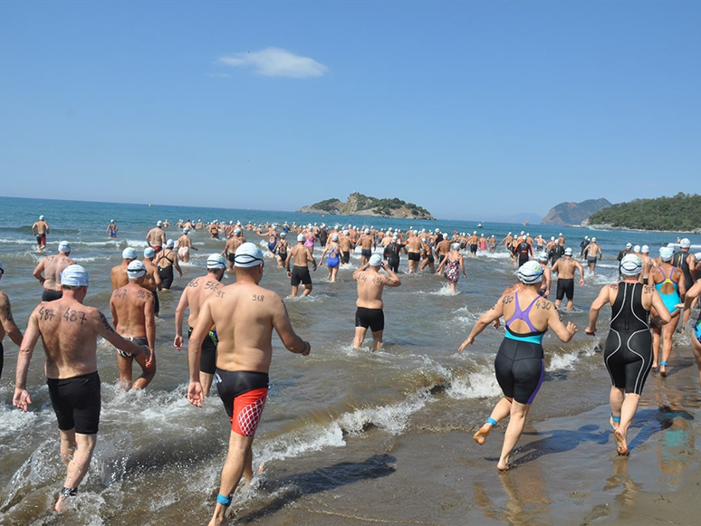 Muğla'da 5. Uluslararası Dalyan Açık Su Yüzme Yarışması Yapıldı