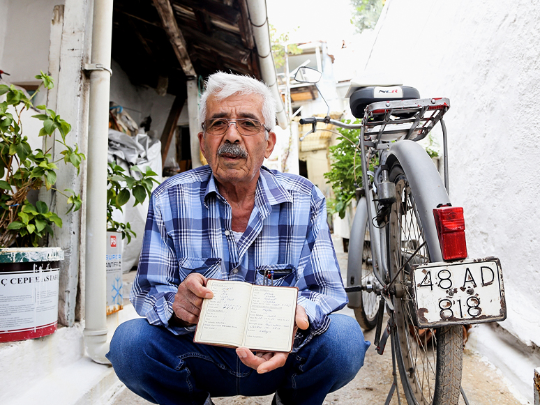 Baba Yadigarı Ruhsatlı ve Plakalı Bisiklete Gözü Gibi Bakıyor