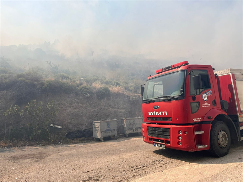 Bodrum'da Makilik ve Otluk Alanda Çıkan Yangın Söndürüldü