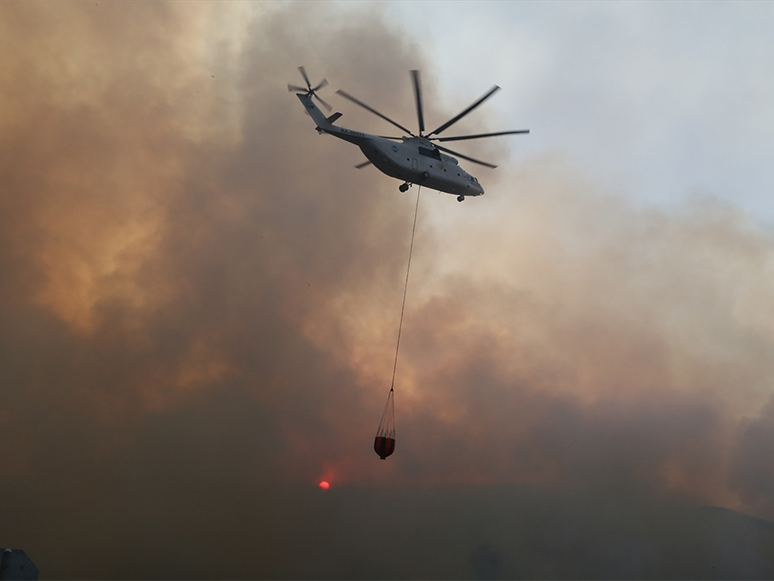 Marmaris'teki Orman Yangınına Havadan Müdahale Yeniden Başladı