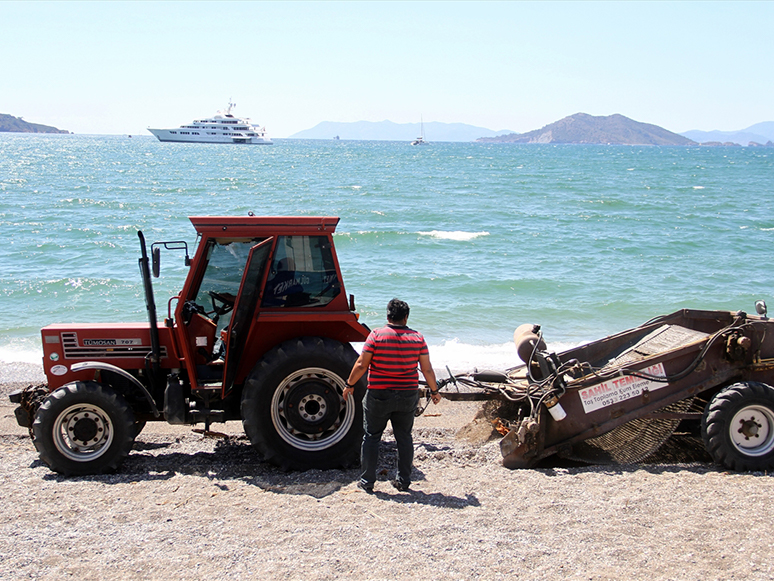 Fethiye'de Caretta Carettaların Yumurta Bıraktığı Kumsal Temizlendi