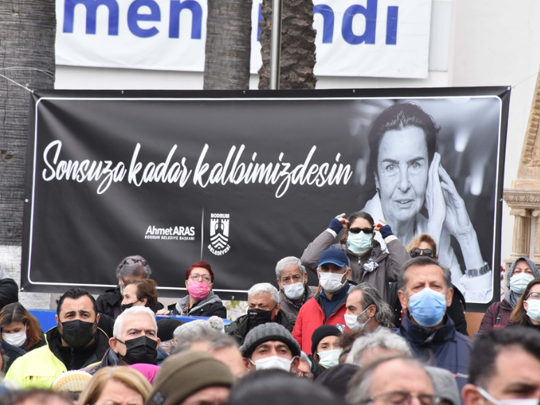 Usta Oyuncu Fatma Girik, Bodrum'da Son Yolculuğuna Uğurlandı