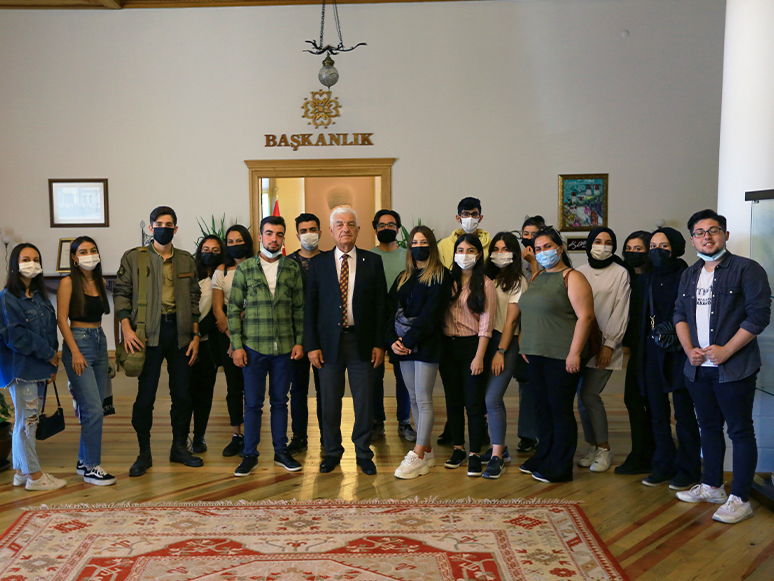 Muğla Büyükşehir Belediye Başkanı Gürün, Üniversite Öğrencileri ile Bir Araya Geldi