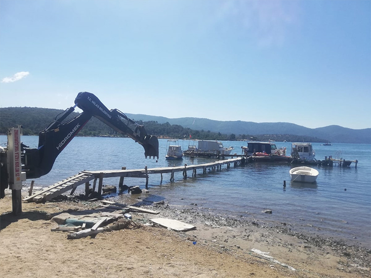 Muğla'da Kaçak İskeleler Yıkılıyor