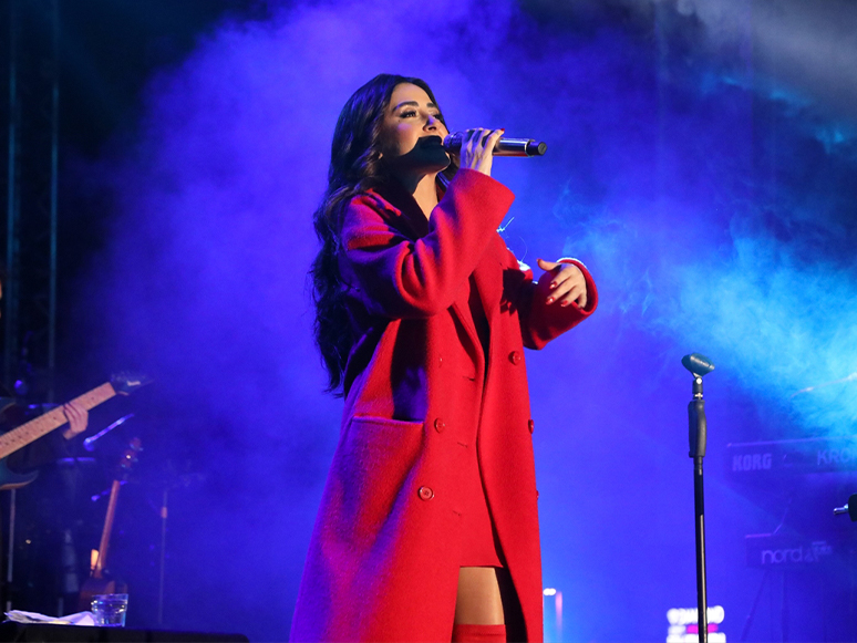 Şarkıcı Melek Mosso Yılbaşı Şenliği Kapsamında Bodrum'da Konser Verdi
