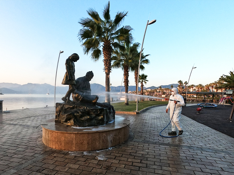 Turizm Merkezi Marmaris'te Dezenfeksiyon Çalışmaları Artırıldı