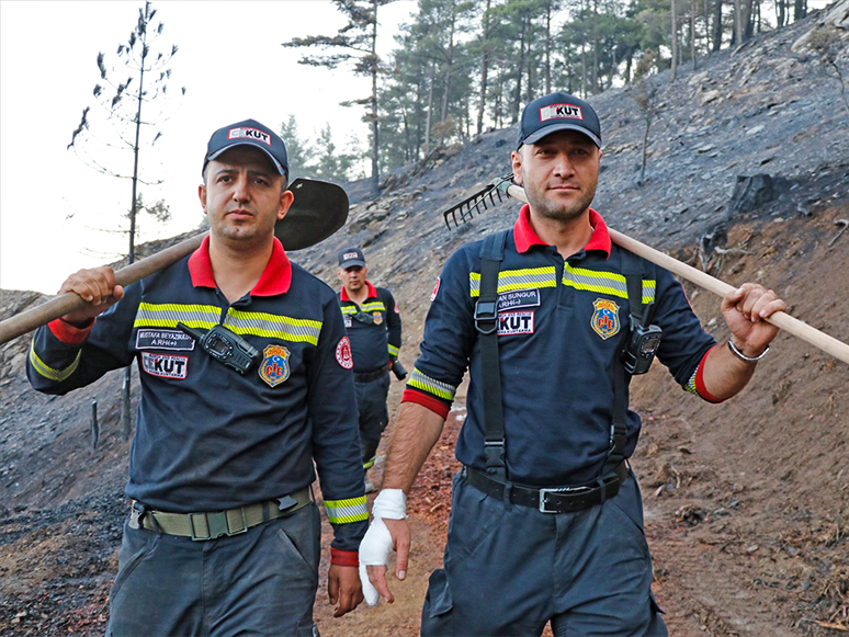 Yangında Yaralandıkları Halde Görev Yerlerinden Ayrılmayan 2 CEKUT Personeli Duygulandırdı
