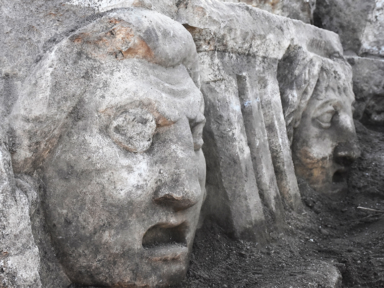 Strakonikeia Antik Kenti’nde 2 bin 200 Yıllık Masklar Gün Yüzüne Çıkarıldı