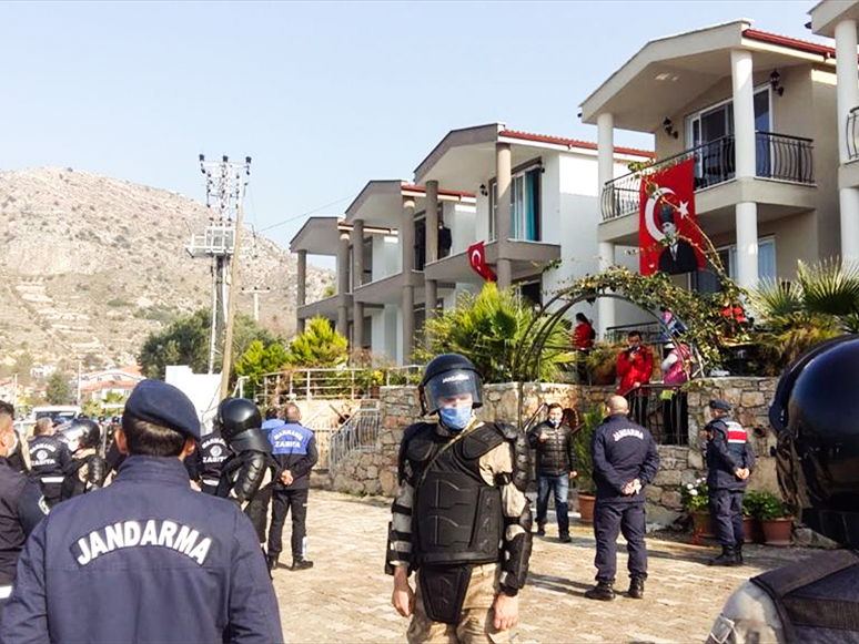 Marmaris'te İmara Aykırı Binaların Yıkımı Sürüyor