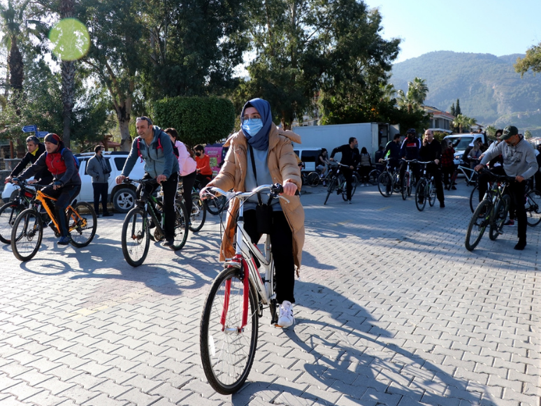 Fethiye'de Pedallar Karbon Yakma Yağ Yak Sloganıyla Çevrildi