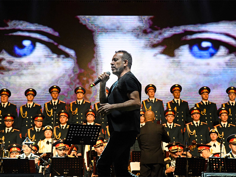 Rus Kızılordu Korosu ve Haluk Levent Fethiye'de Konser Verdi