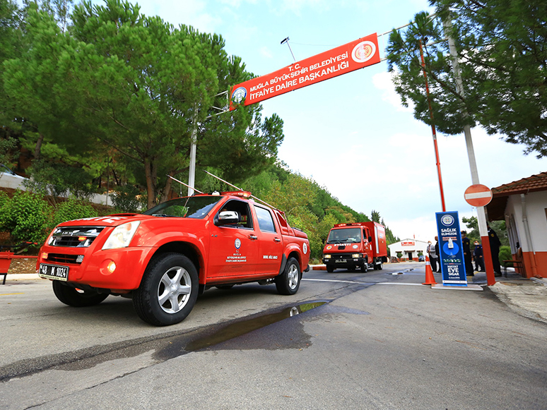 Muğla Büyükşehir Belediyesinden İzmir’e Destek