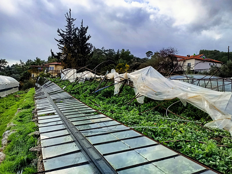 Seydikemer’de Hortum Seralarda Hasara Neden Oldu