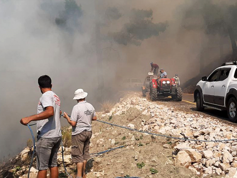 Muğla'da Yangın Nedeniyle Dört Yerleşim Yeri Tedbiren Tahliye Edildi