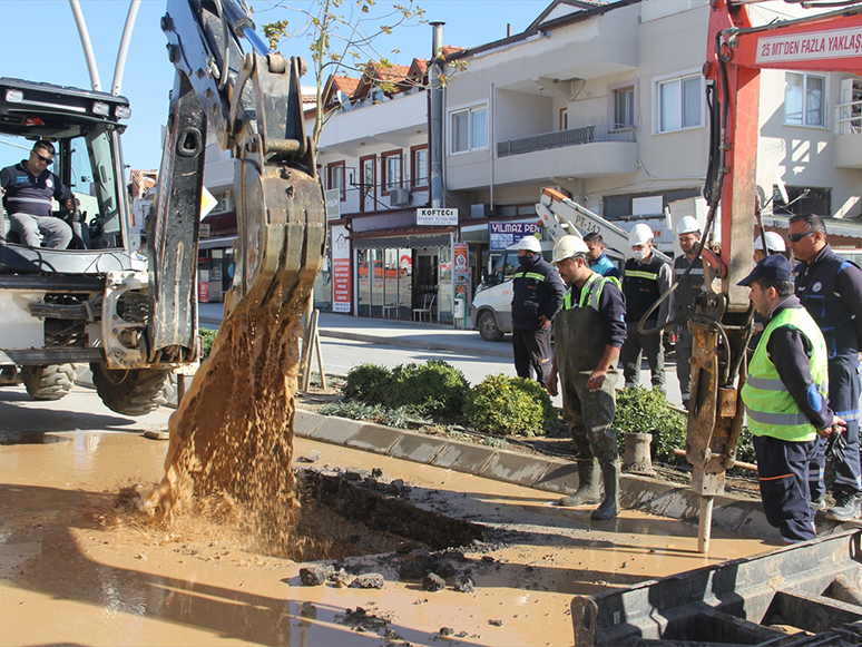 Datça'da İçme Suyu İsale Hattındaki Arıza Tamir Edildi