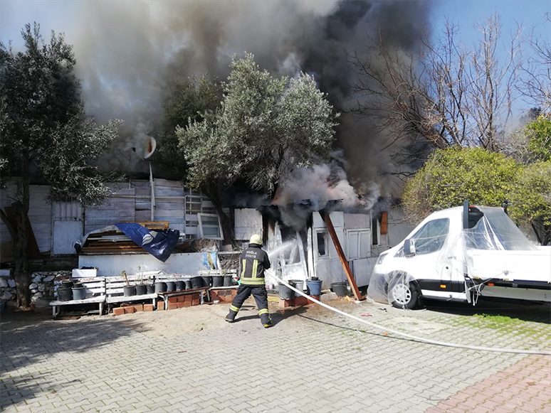 Bodrum'da Barakası Yanan Yaşlı Adama Belediye Sahip Çıktı