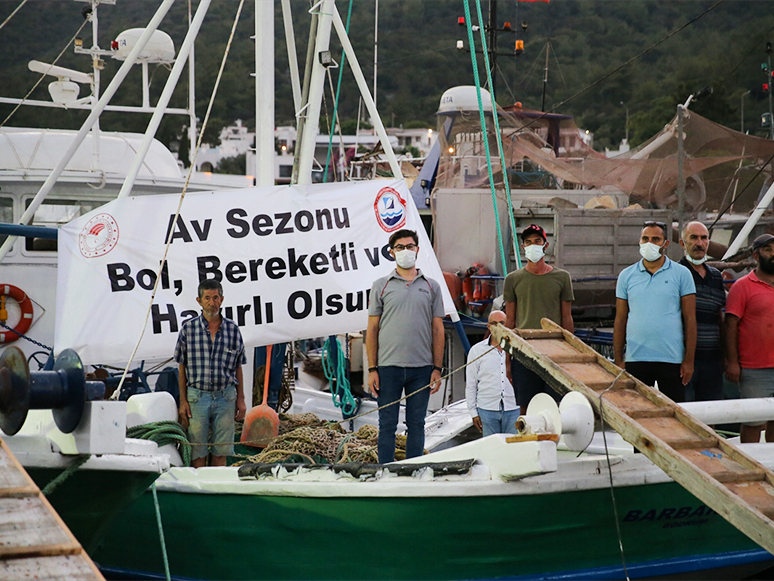 Bodrum'da Yeni Av Sezonunun Açılışında Denize 30 Bin Yavru Balık Bırakıldı