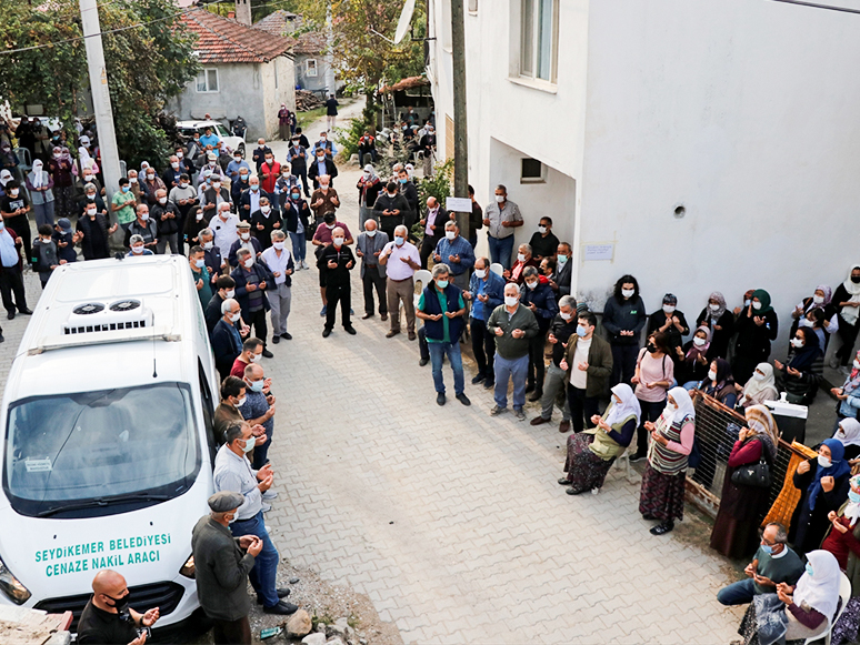 Oğullarını Ziyareti Sırasında Depremde Hayatını Kaybeden Baba Defnedildi