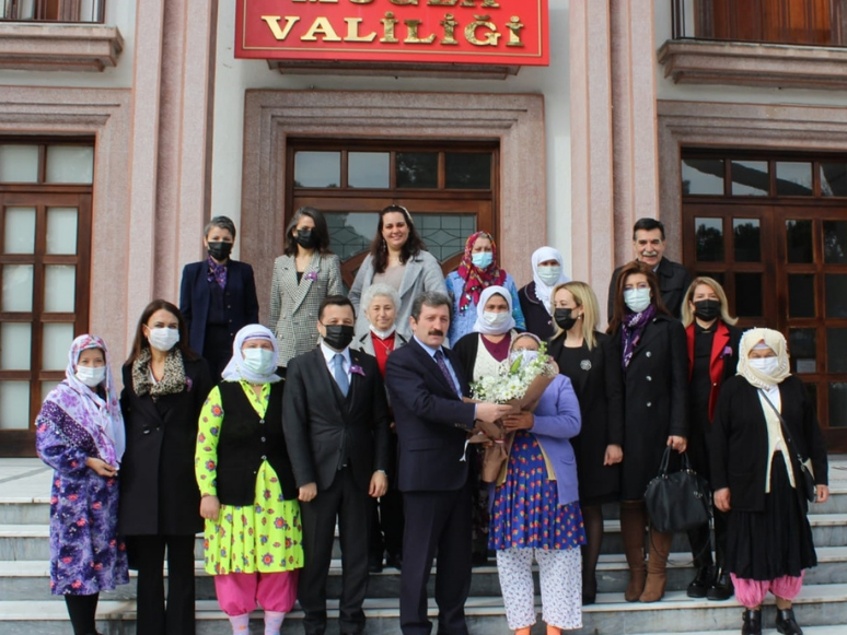 Muğla'da Kadınlar Mor Cepken Temasıyla Bir Araya Geldi