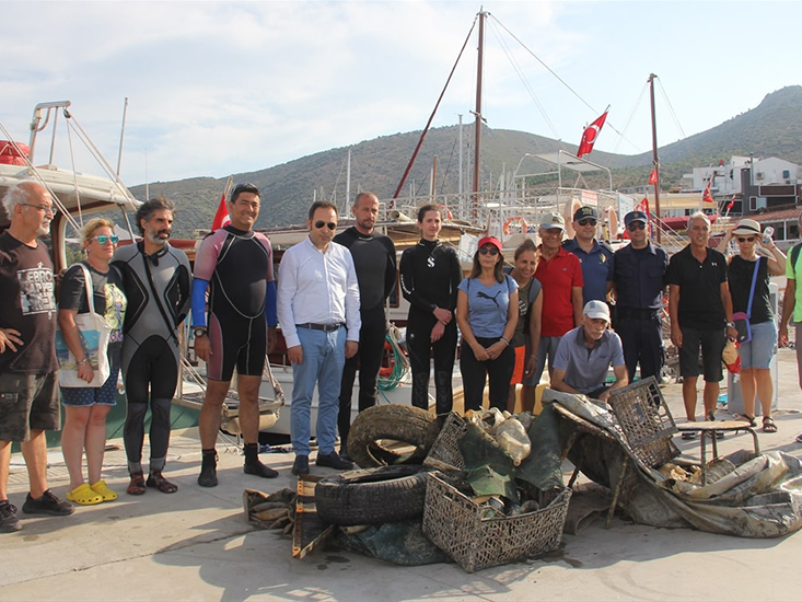 Datça'da Deniz Dibi Temizliği Yapıldı