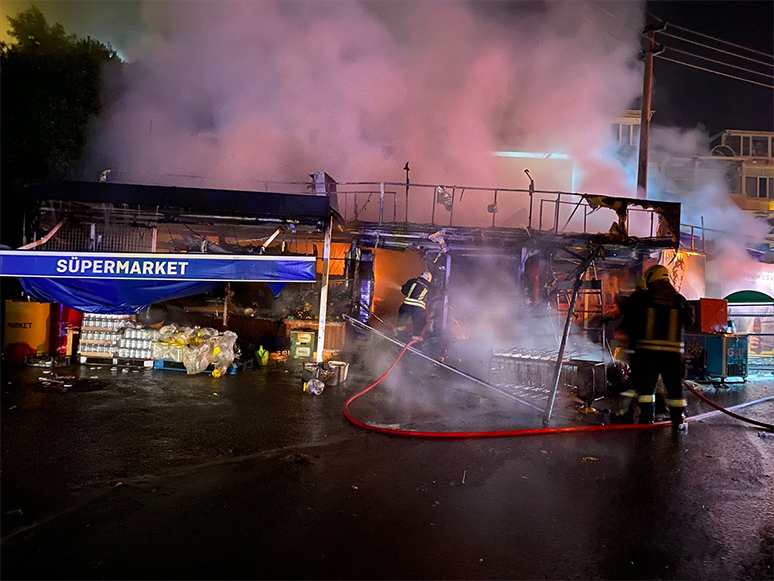 Bodrum’da Bir Markette Çıkan Yangın Korkuttu