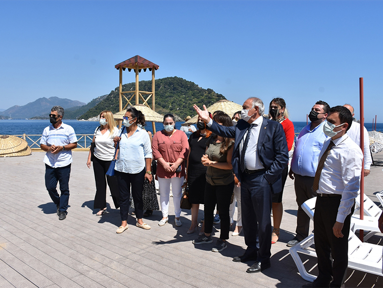 AK Parti Muğla Milletvekili Demir, Marmaris'te İnşası Süren Plajı İnceledi