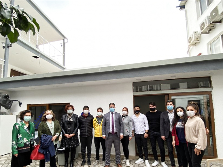 Bodrum'da Öğrencilerden Barınmaya Muhtaç Evsizlere Ziyaret