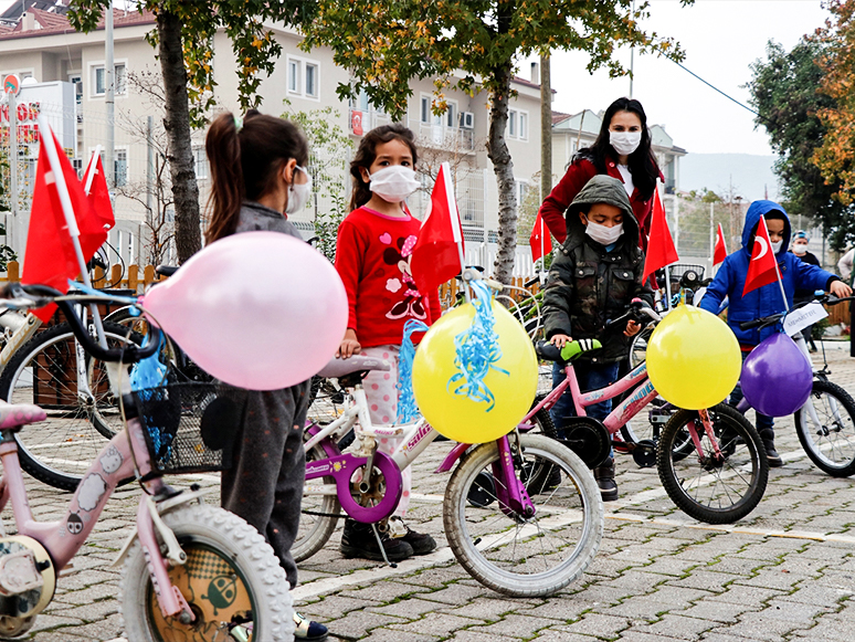 Hayırseverlerden Toplanan Bisikletler Çocuklara Dağıtıldı