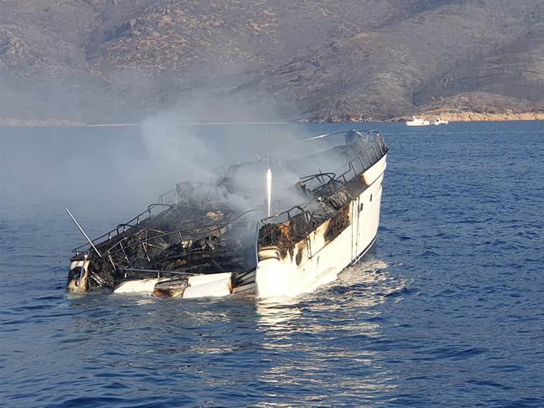 Bodrum'da Yangın Çıkan Teknedeki 5 Kişi Kurtarıldı