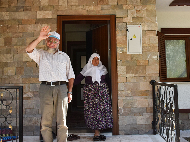 Marmaris'te Orman Yangınında Evlerini Kaybeden Çift, Yeni Evlerine Kavuştu