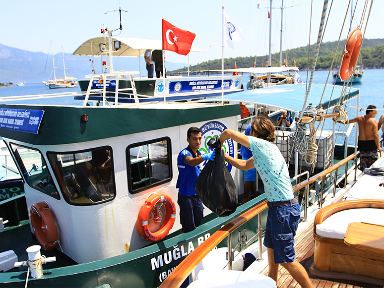 Bayramda Denizlerden Yaklaşık 300 Bin Kilo Katı Atık Toplandı