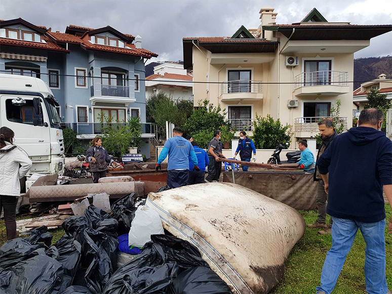 Marmaris Belediyesi, Sel Felaketinden Etkilenen Evleri Temizliyor