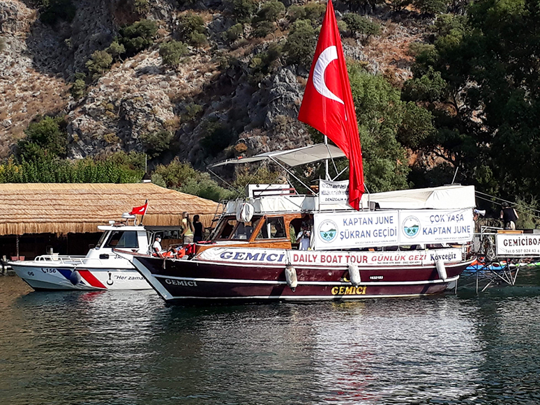 Kanoculardan Rahatsızlanan 99 Yaşındaki Kaptan June Haimoff İçin Şükran Geçişi 