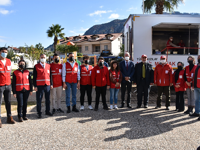 Marmaris’te Sağanaktan Etkilenen Vatandaşların Yaraları Sarılıyor