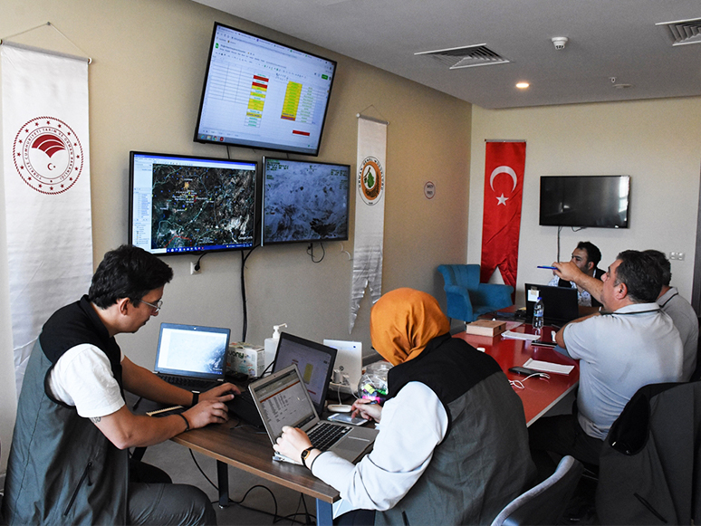 Orman Yangınlarına Müdahale Eden Hava Araçlarının Koordinasyonu Başarıyla Sağlandı