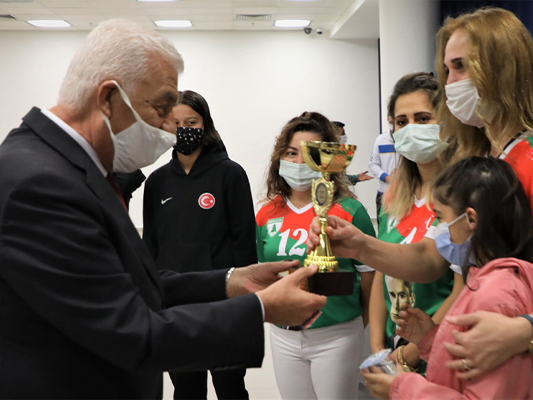 Atatürk Kupası Kadınlar Voleybol Turnuvası Sonuçlandı