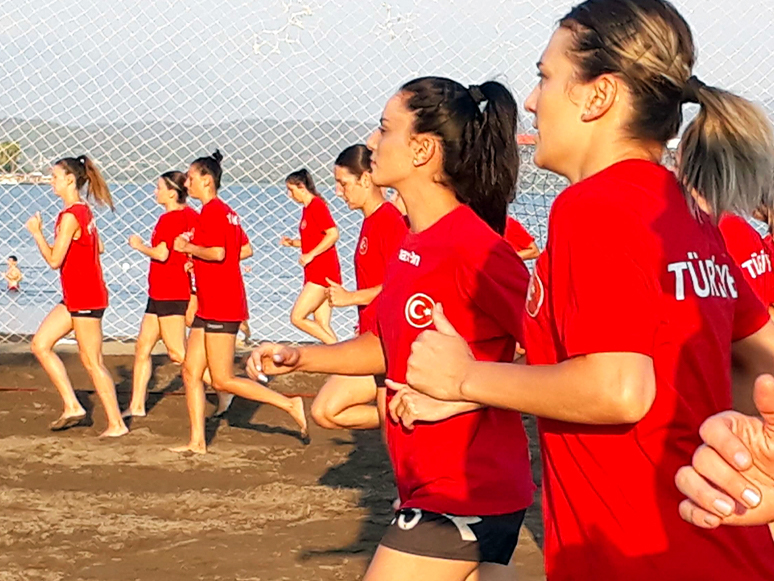 Plaj Hentbolu Kadın ve Erkek Milli Takımları'nın Köyceğiz Kampı Sona Erdi