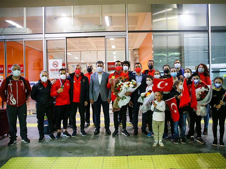 Avrupa Artistik Cimnastik Şampiyonası'nda Mücadele Eden Sporcular İzmir'de