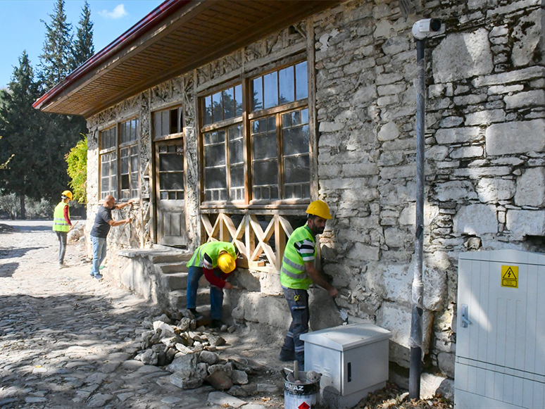 Stratonikeia Antik Kenti'nin Asırlık Kahvehanesi Restore Ediliyor