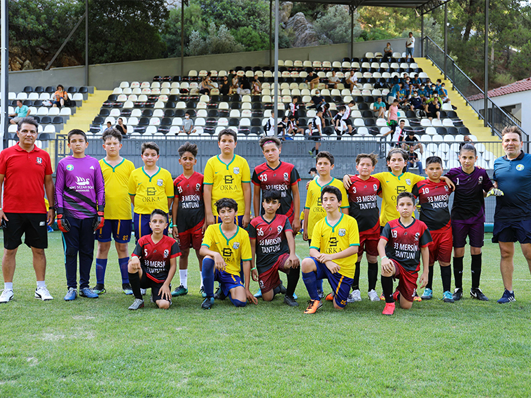 Genç Sporcular Yaza Merhaba Futbol Turnuvası İçin Ter Döktü