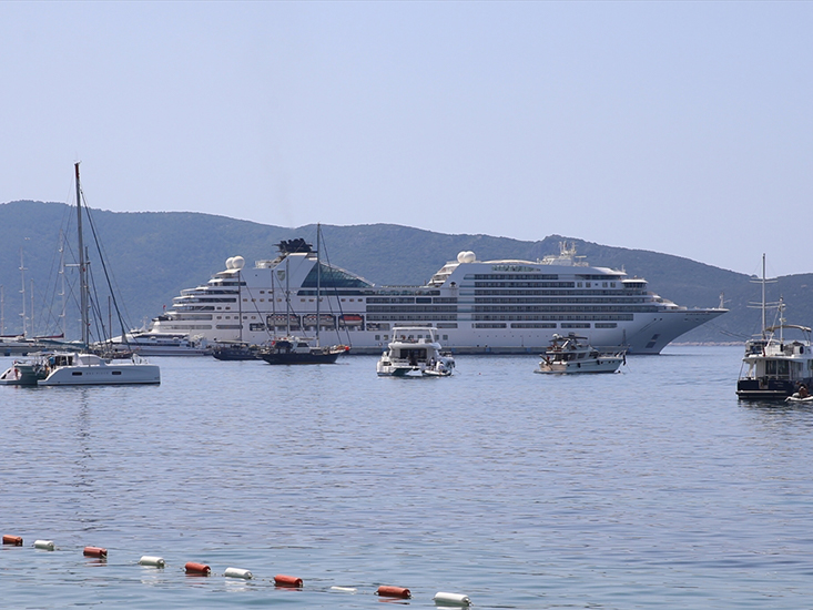 Bahama Bandıralı Kruvaziyer Seabourn Encore, Bodrum'da Mola Verdi